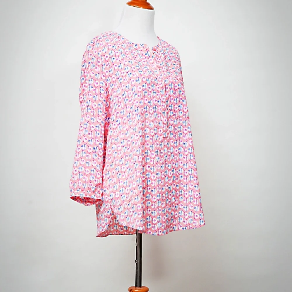 Cute pink patterned work top! - Picture 2 of 4